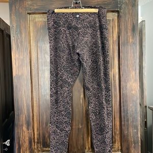 Lace Patterned Align Leggings